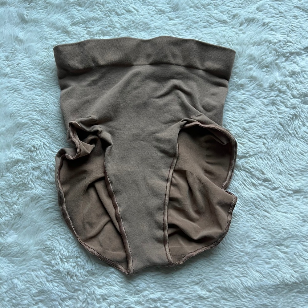 SKIMS Women's Seamless Sculpt Mid Thigh Short Brown Size Small NWOT